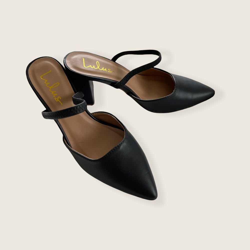 Lulus black pointed toe heel